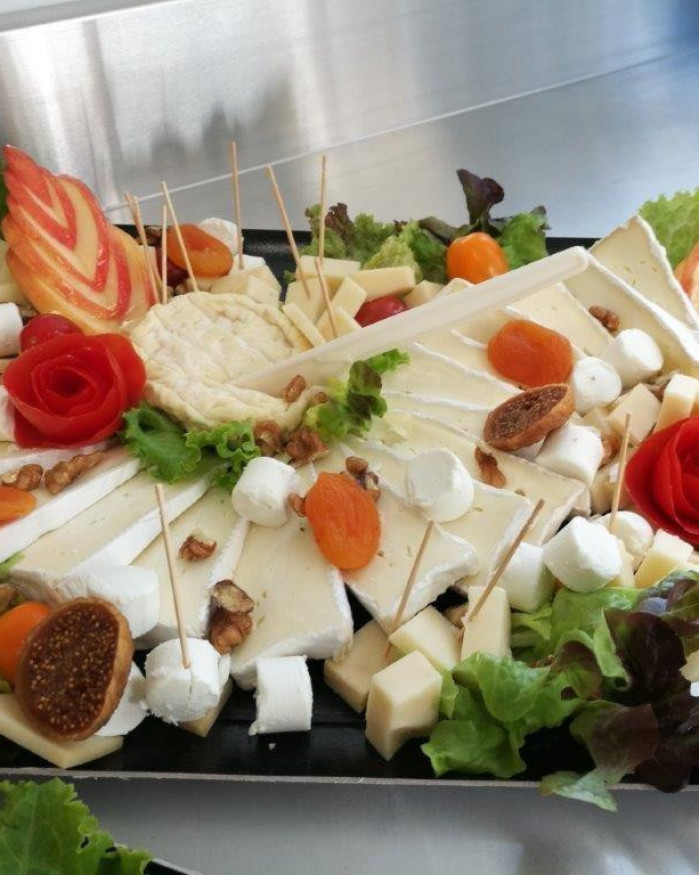 c/ Plateaux d'assortiment de fromages réveillons