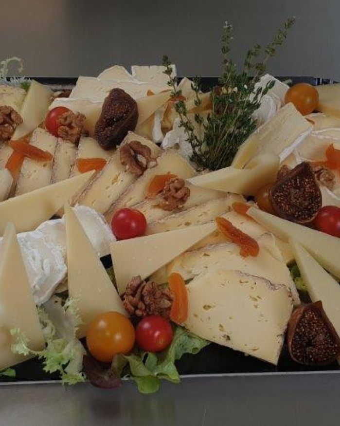 c/ Plateaux d'assortiment de fromages réveillons