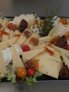 c/ Plateaux d'assortiment de fromages réveillons