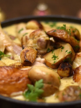 b/ Plat : Sauté de Chapon aux marrons braisés et sa garniture