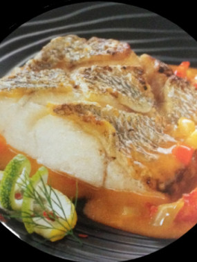 b/ Plat : Pavé de Sandre et sa crème d’écrevisses et sa garniture.