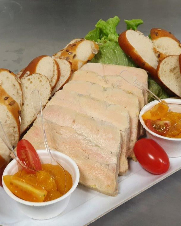 a/ Entrée : Terrine de foie Gras de Canard aux 3 alcools