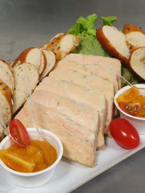 a/ Entrée : Terrine de foie Gras de Canard aux 3 alcools